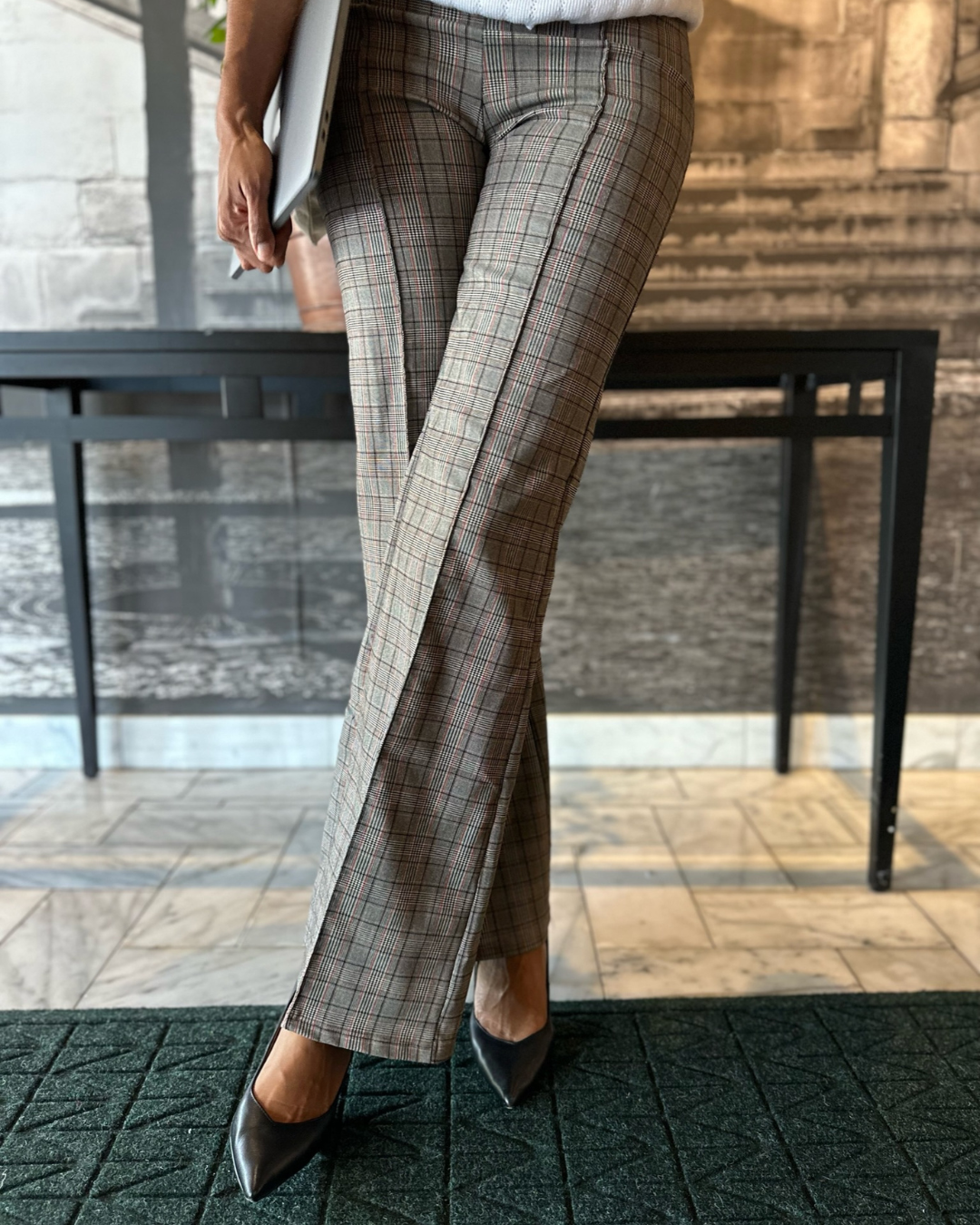 Plaid Pants: Effortlessly Chic and Versatile 